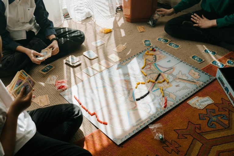 Comment bien organiser des soirées jeux de société entre amis